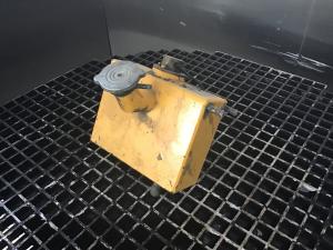 Liebherr Ausgleichsbehälter